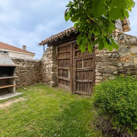 La Casona Y Casitas De Tabladillo *